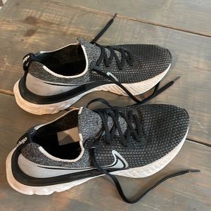 Nike Infinity React Flyknit size 11 Mens